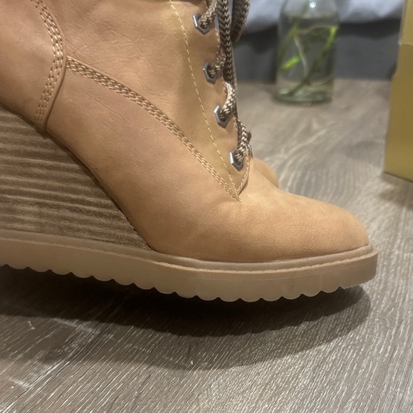 Dolce Vita Tan Wedge Boots - Picture 8 of 13